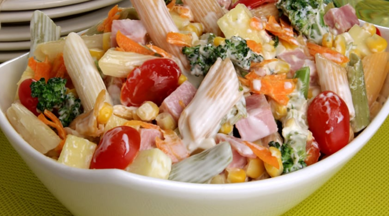 Salada de Macarrão com Frios: Receita Refrescante em 3 Passos para um Almoço Prático